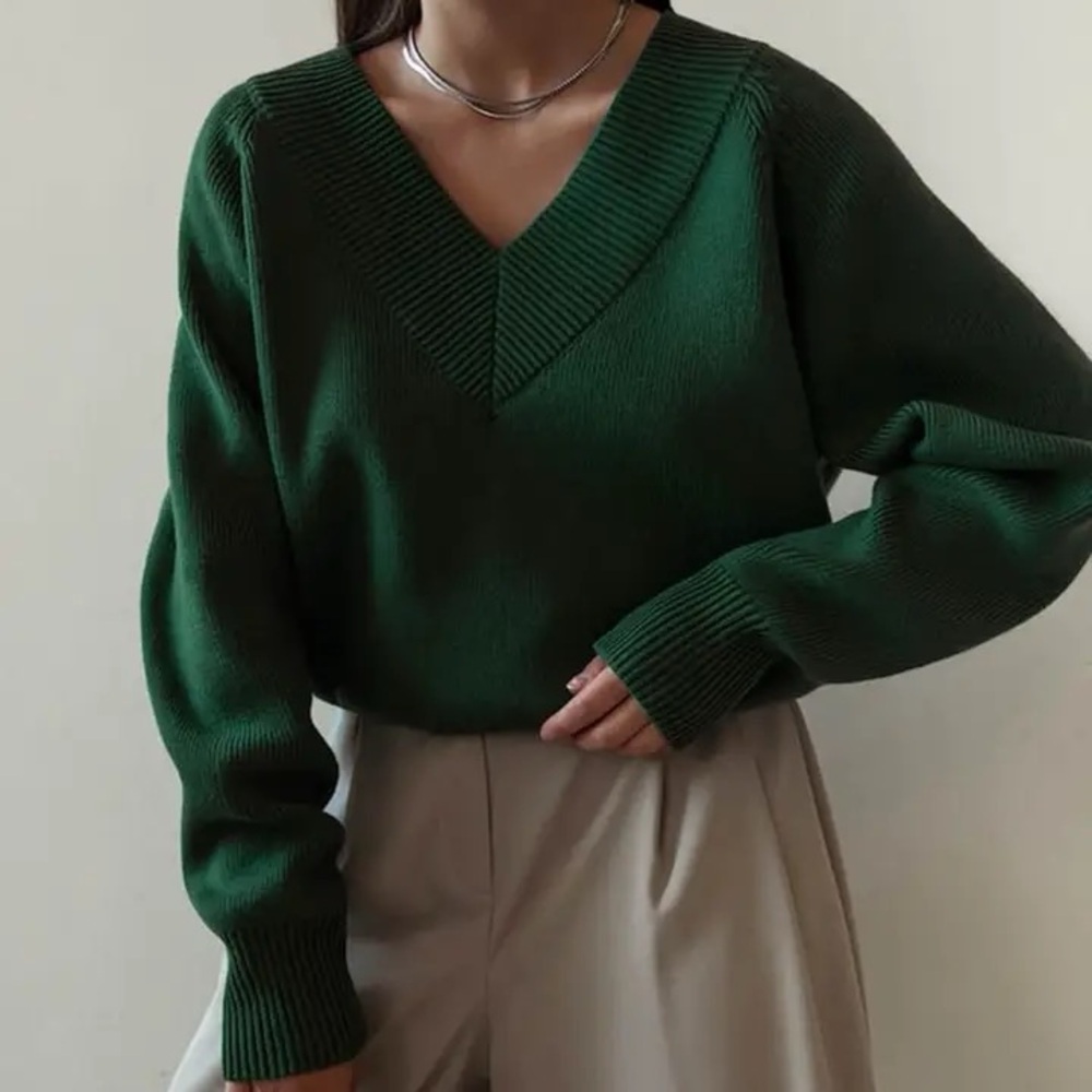 Elegant Green V-Neck Sweater